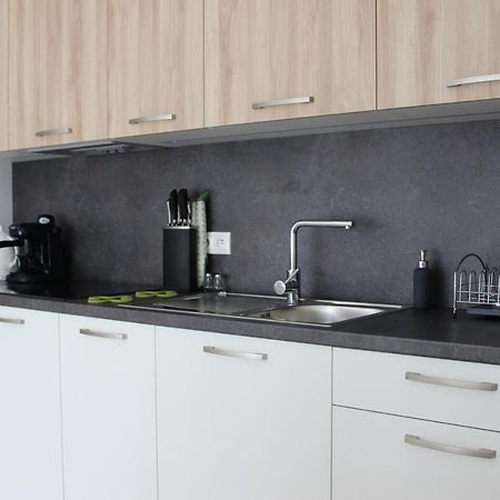 Leo Apartment Free Parking!!! Братислава Экстерьер фото